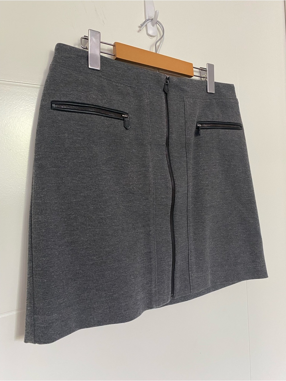 White House Black Market Gray Zip-Front Skirt